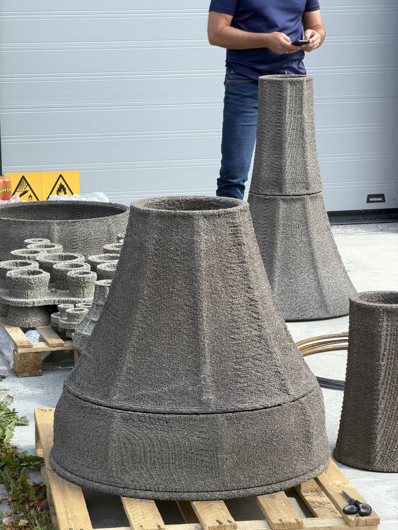 Wireframe view of an optimized 3D-printed foundation mold.