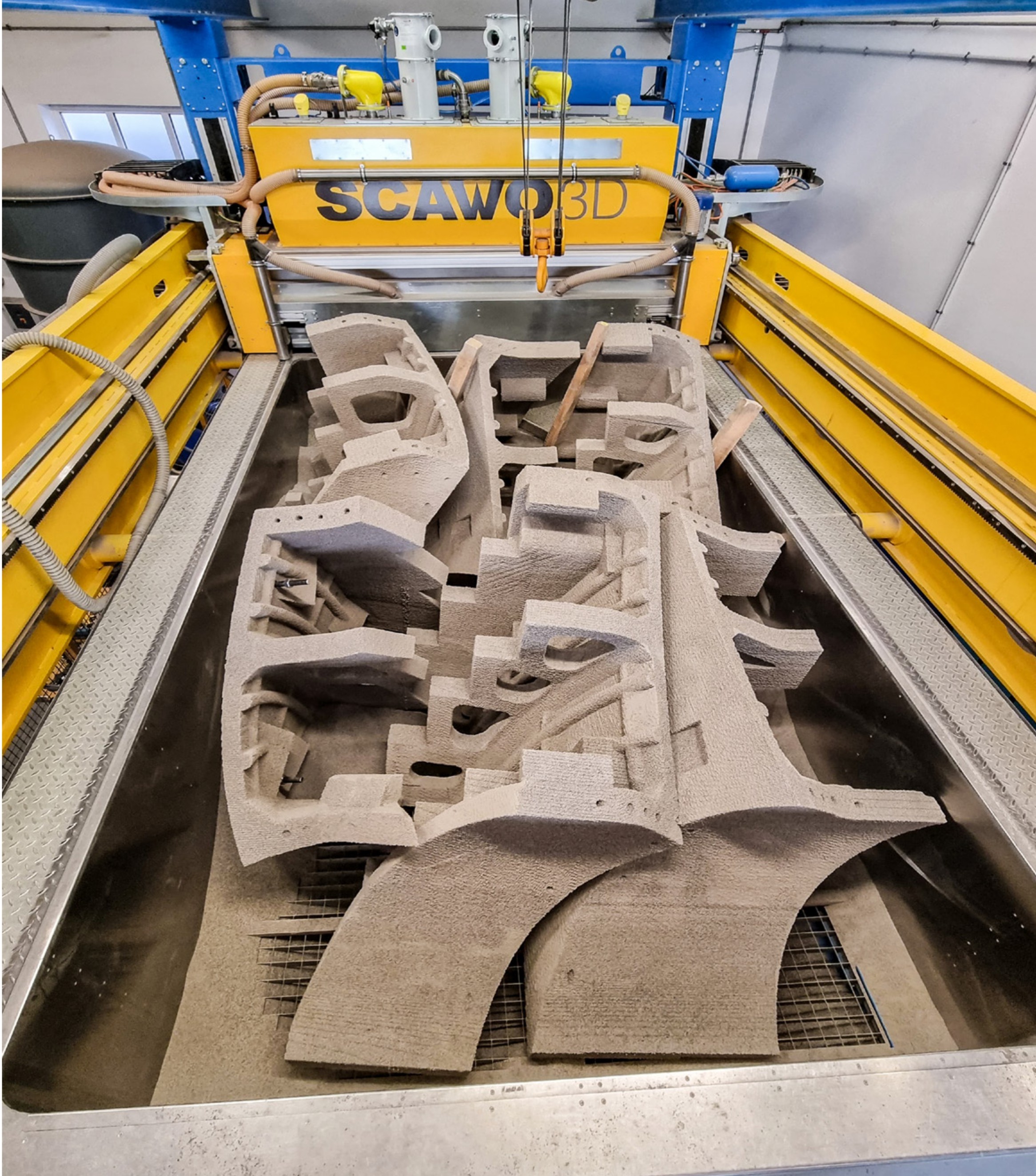 3D-printed staircase formwork elements arranged on a Scawo3D print bed.